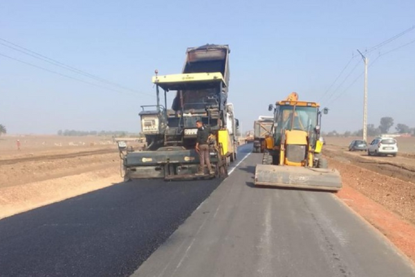 حصيلة المديرية الاقليمية للتجهيز والماء ببرشيد.. مشاريع طرقية اكتملت وأخرى في طور الانجاز حصيلة المديرية الاقليمية للتجهيز والماء ببرشيد.. مشاريع طرقية اكتملت وأخرى في طور الانجاز