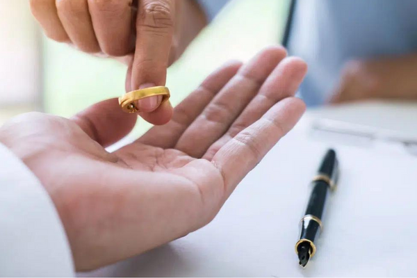 الطلاق يهدد بيت الزوجية