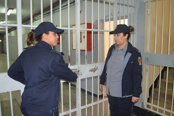 تدهور الحالة الصحية لسجينة أضربت عن الطعام