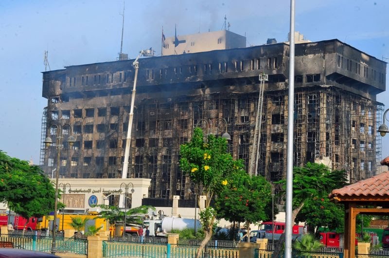عشرات المصابين في حريق ضخم بمبنى مديرية أمن الإسماعيلية