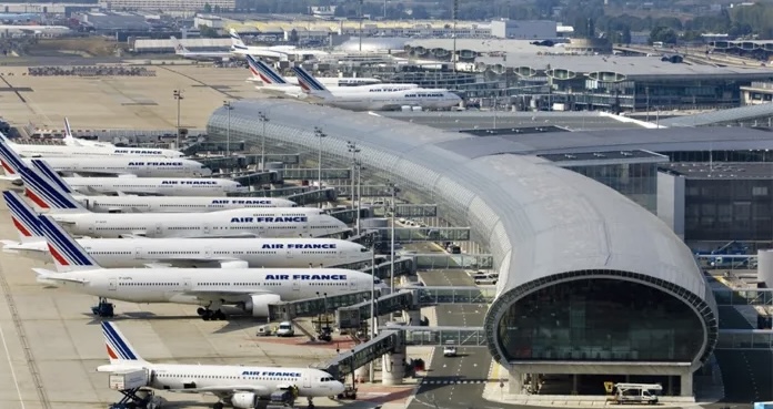 تهديدات بوجود قنابل تضطر فرنسا لإغلاق 8مطارات