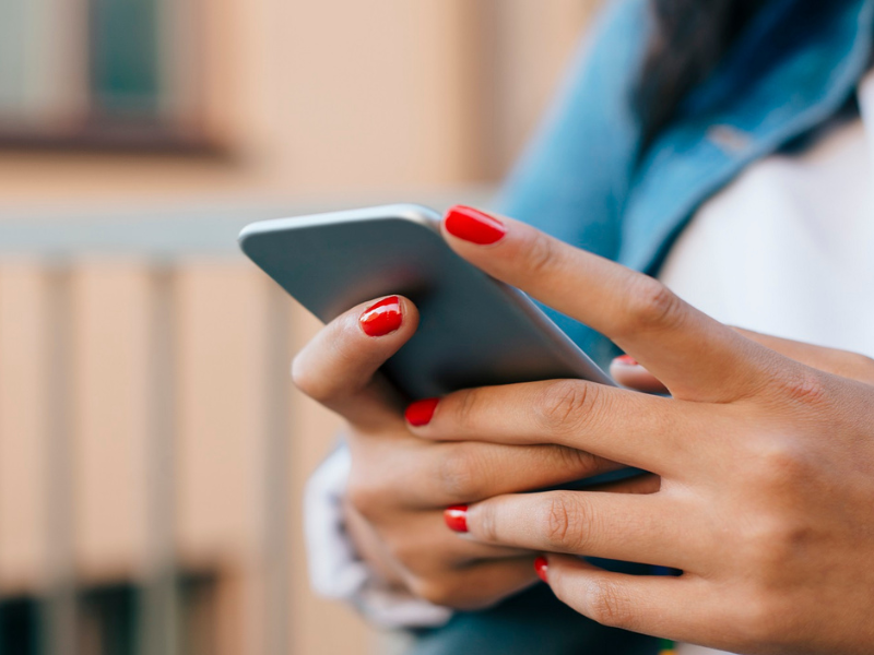 تأثيرات تصفح الهاتف والإدمان عليه: دراسة تكشف عن الأضرار على الشباب تأثيرات تصفح الهاتف والإدمان عليه: دراسة تكشف عن الأضرار على الشباب