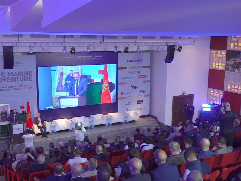 بميناء طنجة المتوسط: تجمع قادة وقباطنة الموانئ في مؤتمر دولي لمناقشة التحديات والتطورات بميناء طنجة المتوسط: تجمع قادة وقباطنة الموانئ في مؤتمر دولي لمناقشة التحديات والتطورات