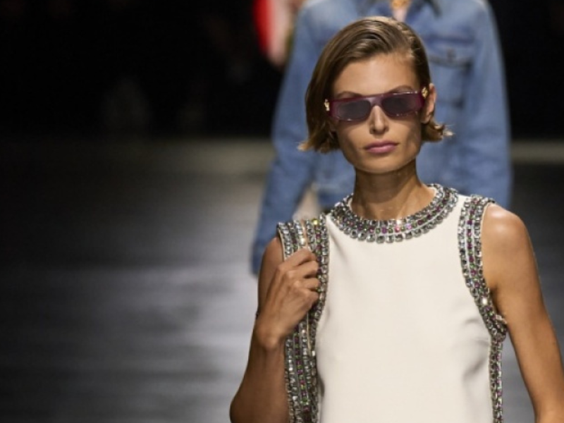 استمتعي بالأناقة: كيفية تحويل اطلالاتك في الجينز من الكاجوال إلى الرسمي استمتعي بالأناقة: كيفية تحويل اطلالاتك في الجينز من الكاجوال إلى الرسمي