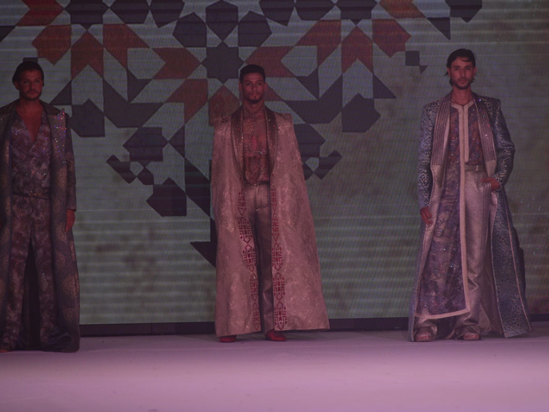 عرض أزياء دولي يكشف عن إبداعات خريجي تصميم الأزياء بالمغرب عرض أزياء دولي يكشف عن إبداعات خريجي تصميم الأزياء بالمغرب