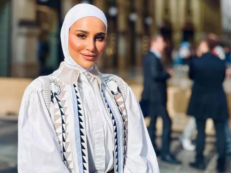 8 طرق لتنسيق قميص أوفر سايز للمحجبات بأسلوب المدونات الشهيرات 8 طرق لتنسيق قميص أوفر سايز للمحجبات بأسلوب المدونات الشهيرات