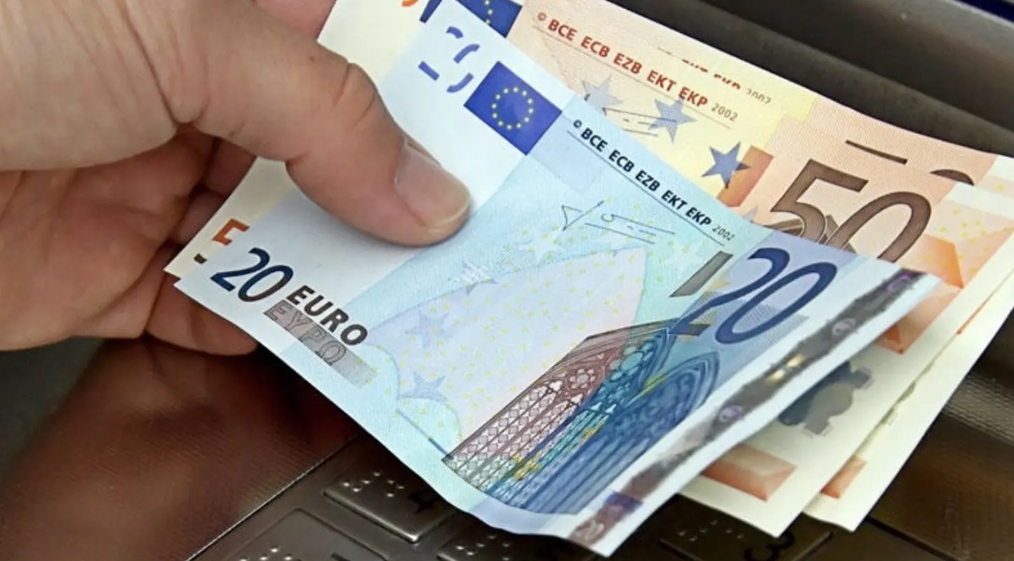 مكتب الصرف: تحويلات الجالية المغربية بلغت 68,13 مليار درهم في يوليوز 2024 مكتب الصرف: تحويلات الجالية المغربية بلغت 68,13 مليار درهم في يوليوز 2024