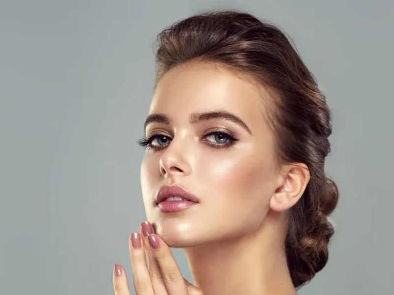 إطلالات مكياج وردي جذابة لشهر أكتوبر: دعم بالألوان لبشرة مشرقة إطلالات مكياج وردي جذابة لشهر أكتوبر: دعم بالألوان لبشرة مشرقة