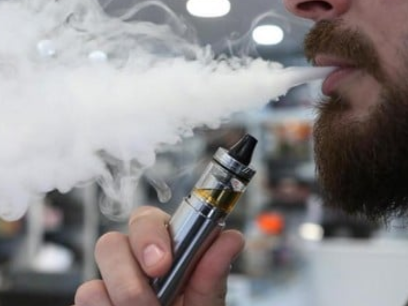 لعشاق "الفيب" : ضريبة جديدة تفرضها الحكومة على مدخني السجائر الإلكترونية لعشاق "الفيب" : ضريبة جديدة تفرضها الحكومة على مدخني السجائر الإلكترونية