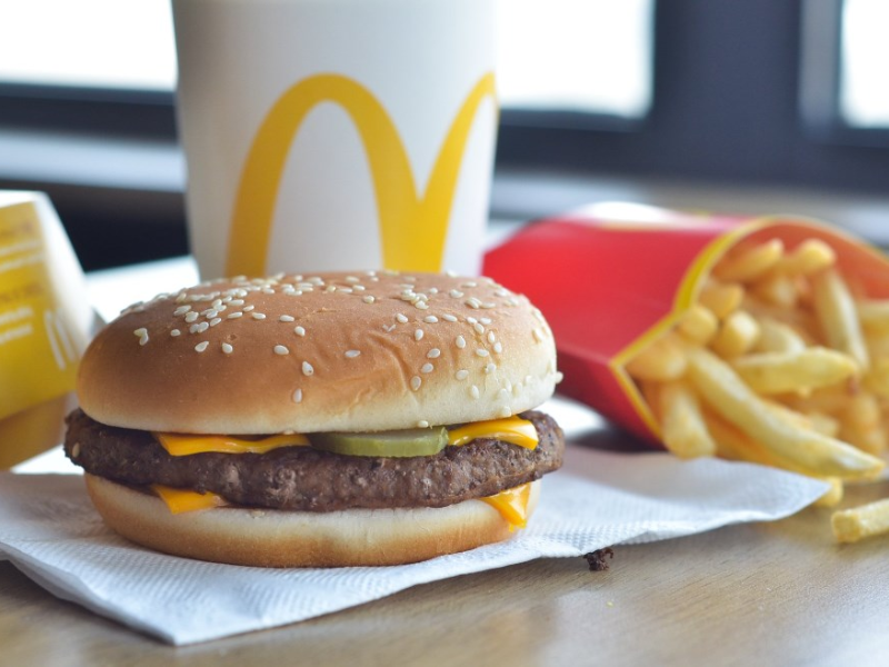 وفاة وإصابات بسبب بكتيريا الإشريكية القولونية في مطاعم ماكدونالدز وفاة وإصابات بسبب بكتيريا الإشريكية القولونية في مطاعم ماكدونالدز