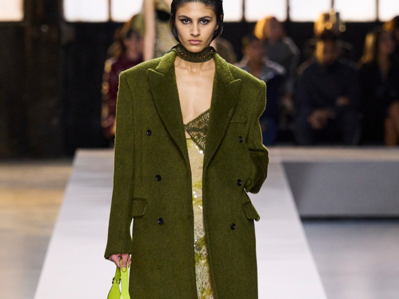 الأخضر الزيتوني.. لونك المثالي هذا الخريف لمواكبة الموضة الأخضر الزيتوني.. لونك المثالي هذا الخريف لمواكبة الموضة