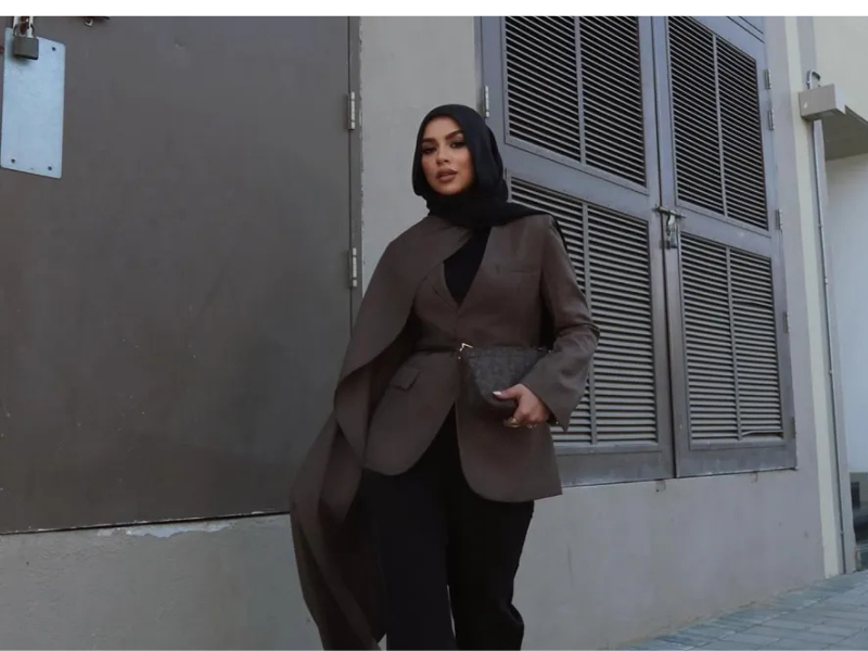 أفكار لتنسيق البليزر البني للمحجبات: إطلالات أنيقة وعصرية لشتاء 2025