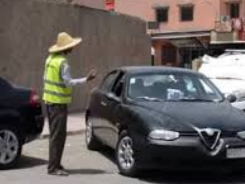 الدار البيضاء تسعى لإنهاء فوضى حراس السيارات عبر تنظيم شامل الدار البيضاء تسعى لإنهاء فوضى حراس السيارات عبر تنظيم شامل