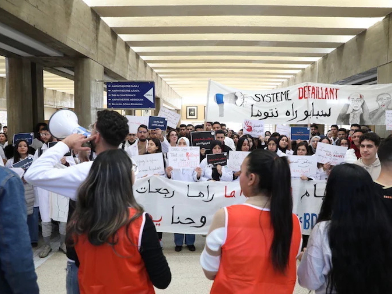احتجاج طلبة طب الأسنان بالدار البيضاء احتجاج طلبة طب الأسنان بالدار البيضاء