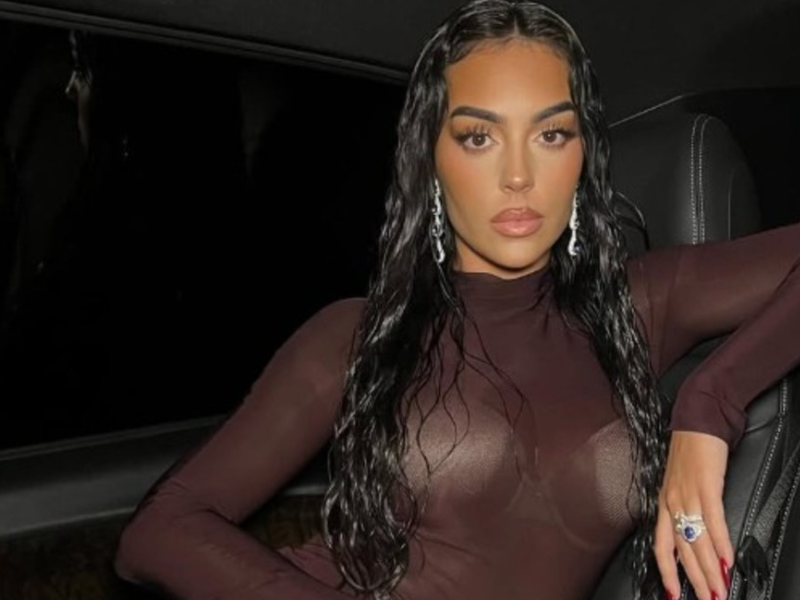 وشم جورجينا رودريغيز باللغة العربية: بين الجدل والإثارة وشم جورجينا رودريغيز باللغة العربية: بين الجدل والإثارة