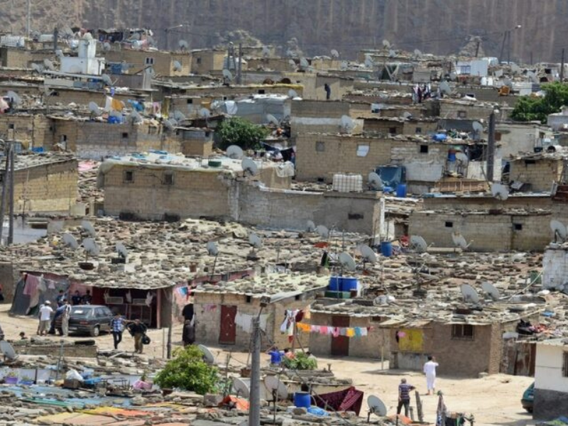 وقفة احتجاجية لسكان دور الصفيح في سيد يحيى زعير للمطالبة بتسليم الشقق السكنية