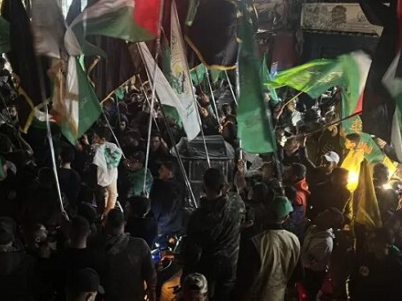 حرب غزة: استمرار القصف الإسرائيلي وسط تحركات دولية لإيجاد حل شامل