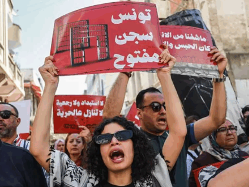 تونس: جدل واسع حول حملة السلطات ضد جمعيات حقوق اللاجئين الأفارقة