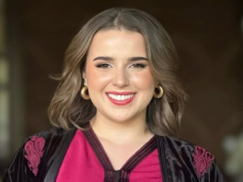 يسرى بوحموش: نجمة مغربية تجمع بين الصدق الفني والقرب من الجمهور يسرى بوحموش: نجمة مغربية تجمع بين الصدق الفني والقرب من الجمهور