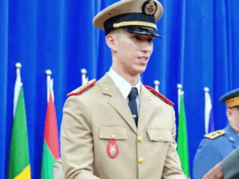 ولي العهد الأمير مولاي الحسن يترأس حفل تخرج الفوجين 25 و59 بالكلية الملكية للدراسات العسكرية العليا ولي العهد الأمير مولاي الحسن يترأس حفل تخرج الفوجين 25 و59 بالكلية الملكية للدراسات العسكرية العليا