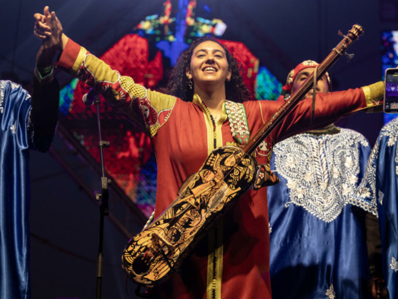 مهرجان كناوة بالصويرة يعود في دورته الـ26 بأكثر من 350 فنانًا من العالم مهرجان كناوة بالصويرة يعود في دورته الـ26 بأكثر من 350 فنانًا من العالم