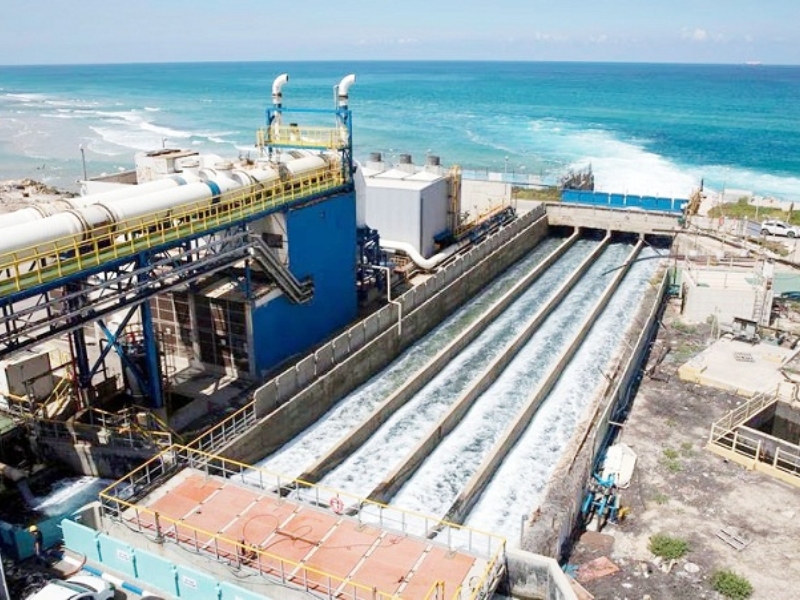 تحلية مياه البحر في المغرب: حلّ تقني واعد أم فخّ مكلف؟ تحلية مياه البحر في المغرب: حلّ تقني واعد أم فخّ مكلف؟