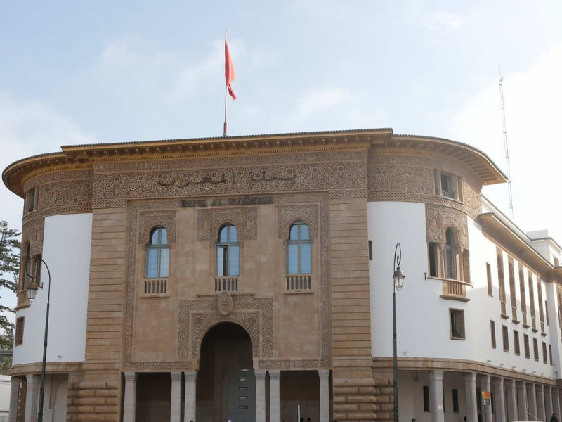بنك المغرب يحذر من زيادة تداول الكاش ويطلق خطة للتحول نحو اقتصاد رقمي