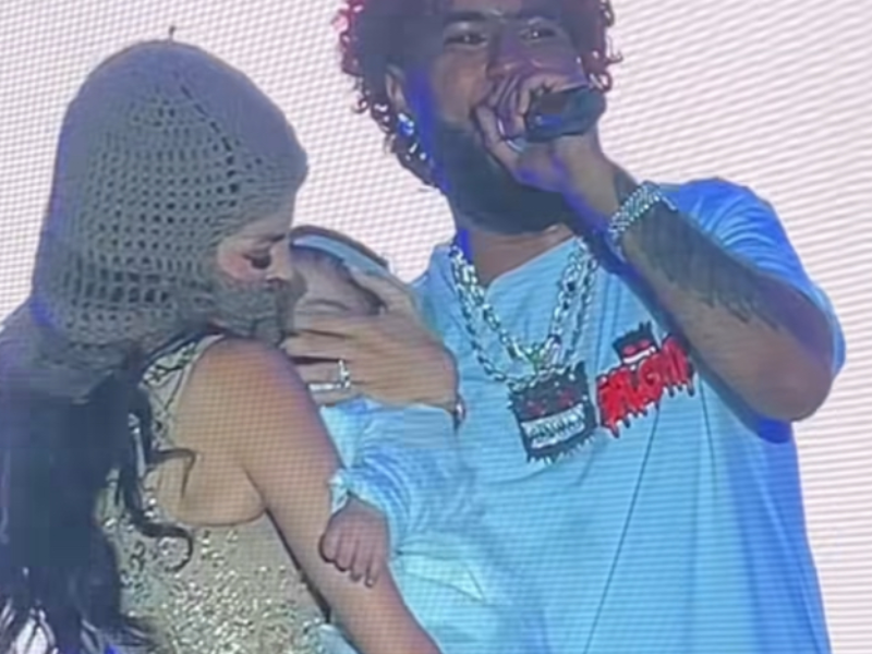 لحظة عائلية في قلب السويسي.. الغراندي طوطو يظهر رفقة زوجته ورضيعه لحظة عائلية في قلب السويسي.. الغراندي طوطو يظهر رفقة زوجته ورضيعه