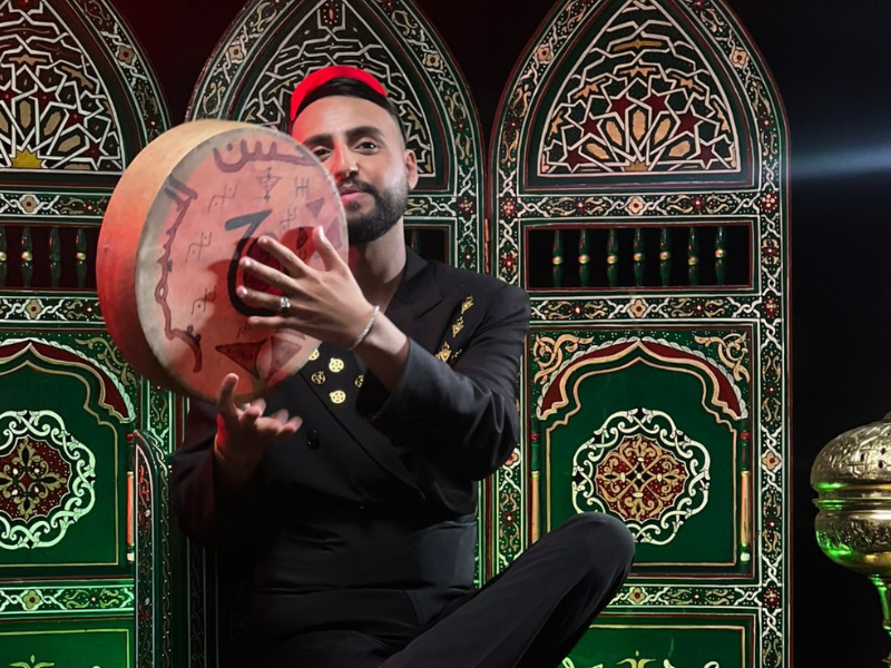 عشقتها مغربية".. حسن الحسيمي يمزج بين الأصالة والمعاصرة في أغنية جديدة تحتفي بالمرأة المغربية