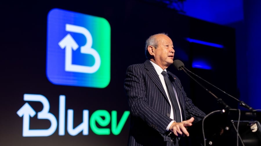 التنقل الأخضر: الملياردير المصري نجيب ساويرس يراهن على 100 مليون دولار في Blu EV بالمغرب