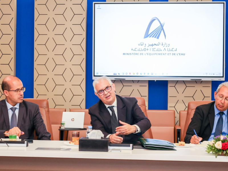 بركة يستقبل وفدًا من البنك الأوروبي لإعادة الإعمار والتنمية لتعزيز التعاون في مشاريع البنيات التحتية والماء