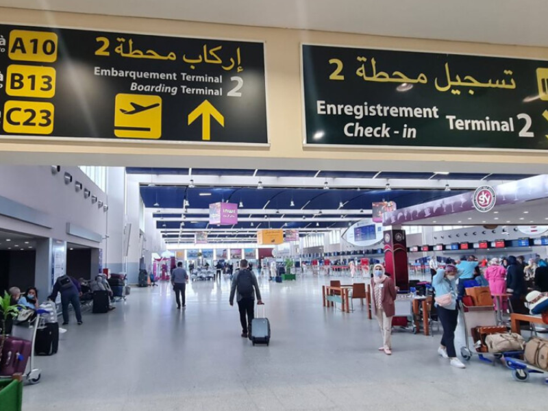 ضبط 133 كلغ من الماريخوانا بحوزة كنديين قادمين من تورونتو في مطار محمد الخامس ضبط 133 كلغ من الماريخوانا بحوزة كنديين قادمين من تورونتو في مطار محمد الخامس