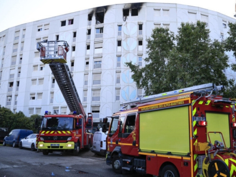 مأساة في جنوب غرب فرنسا: حريق يودي بحياة ثلاثة أشخاص ويترك آخرين في عداد المفقودين