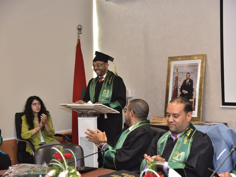 جامعة محمد الخامس بالرباط تحتفي بتخرج خبراء في تحقيق الخطوط وكشف التزوير وتمنح جائزة التميز للاستاذ محمد الإدريسي