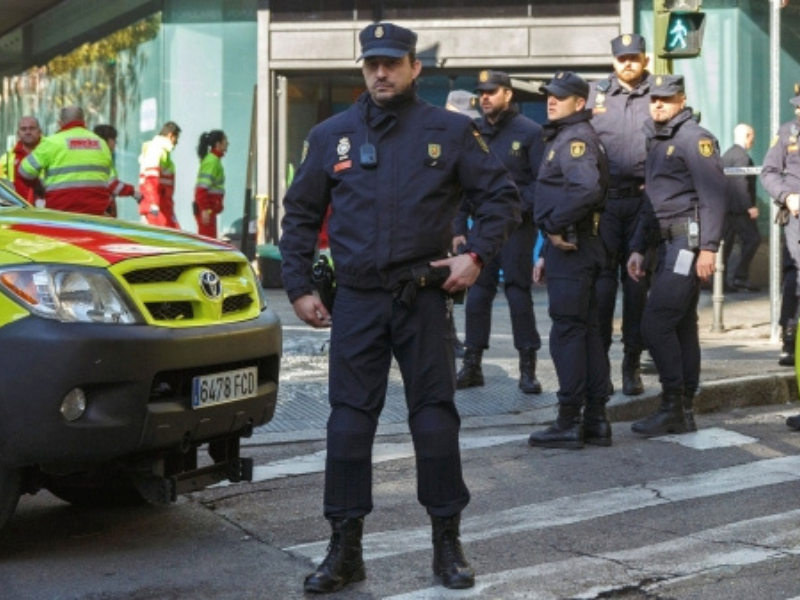 تفكيك شبكة تهريب مهاجرين من اليمن إلى بريطانيا وكندا تفكيك شبكة تهريب مهاجرين من اليمن إلى بريطانيا وكندا