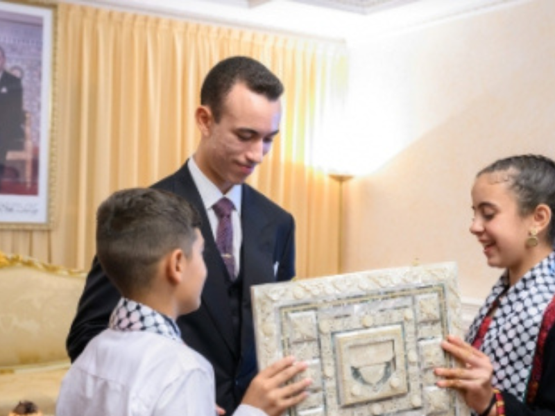 ولي العهد الأمير مولاي الحسن يستقبل أطفال القدس المشاركين في المخيم الصيفي لوكالة بيت مال القدس الشريف