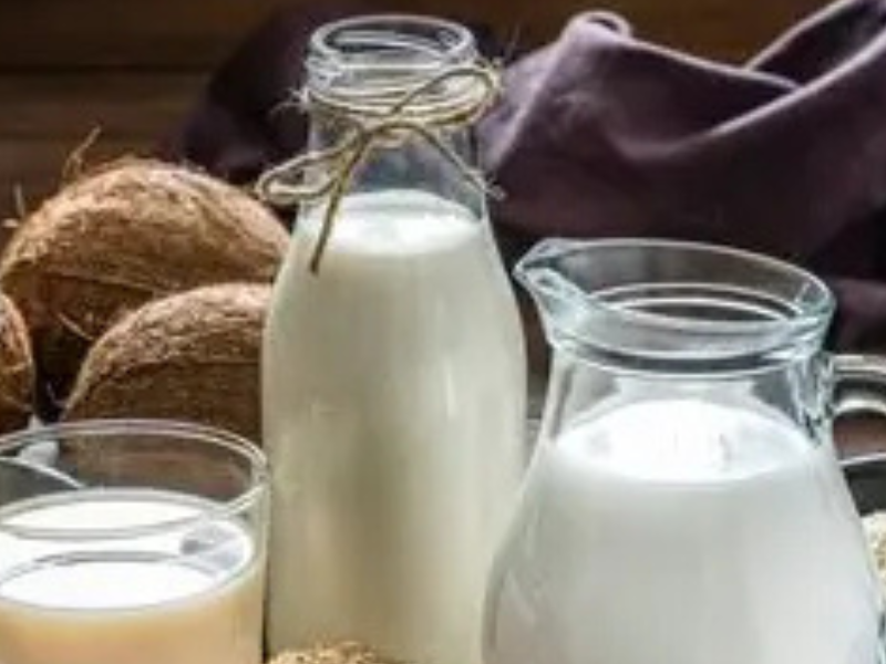 الحليب كامل الدسم والكبد: متى يصبح الإفراط خطراً على صحتك؟