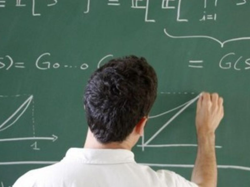 المغاربة يتصدرون قائمة الطلبة الأجانب المقبولين في مدرسة “بوليتكنيك” الفرنسية