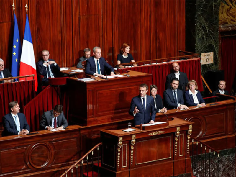 البرلمان الفرنسي يسقط حكومة بايرو.. و الاشتراكيون مستعدون لتولي الحكم البرلمان الفرنسي يسقط حكومة بايرو.. و الاشتراكيون مستعدون لتولي الحكم