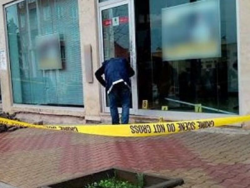 سطو على وكالة بنكية عبر ثقب بسور مقبرة في بني ملال