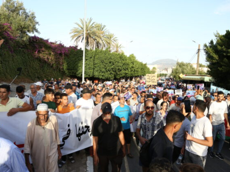 ساكنة إقليم تاونات تحتج على أزمة الصحة العمومية : نقص الأطباء والمعدات يفاقم معاناة المواطنين