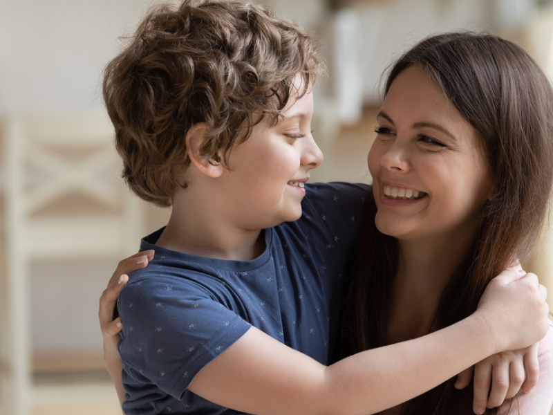 دور الحوار المفتوح بين الوالدين والأبناء في تعزيز الثقة العائلية