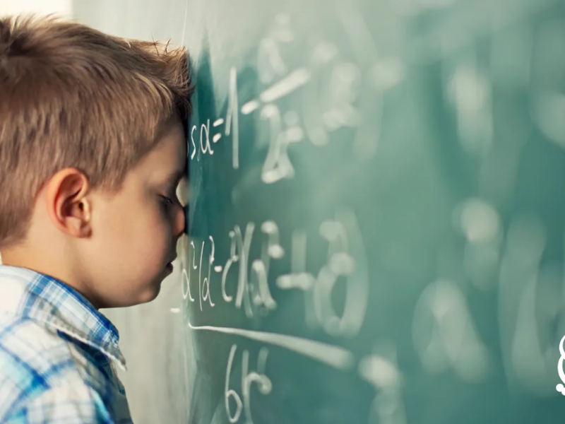 القلق المدرسي عند الأطفال.. كيف نميّز بين الخوف الطبيعي والمعاناة الحقيقية؟