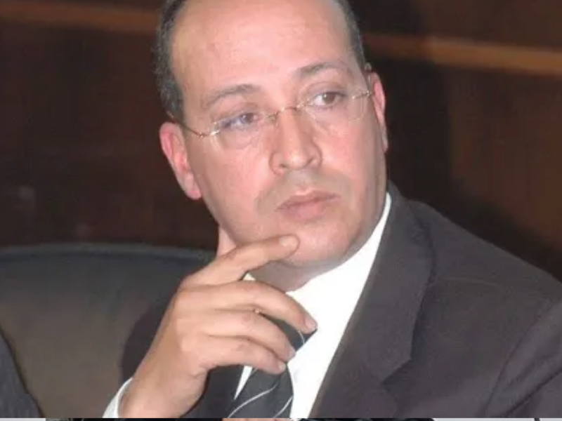 رسالة إلى الزعيم الأبدي: الخلود التنظيمي في زمن لا تصمد فيه الفكرة أكثر من تغريدة