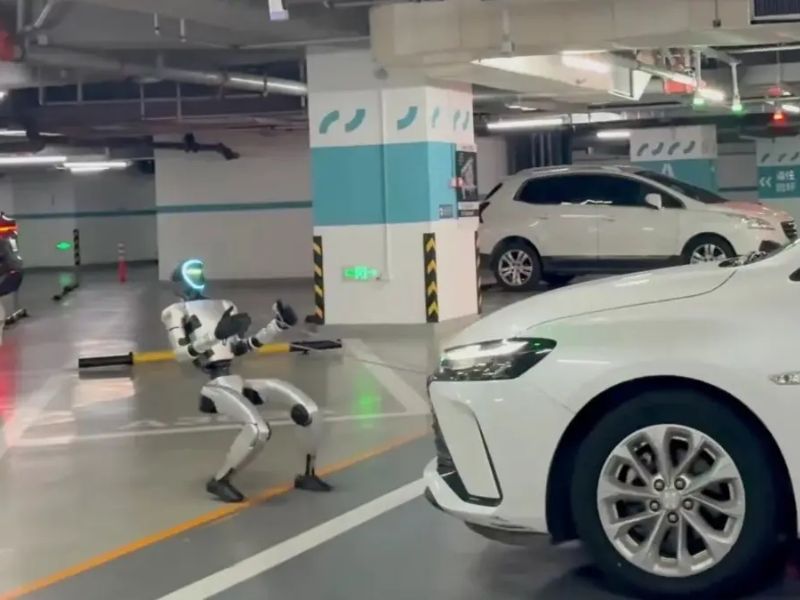 روبوت صيني يجر سيارة بوزن 1.4 طن... إنجاز يفتح آفاقًا جديدة للذكاء الاصطناعي