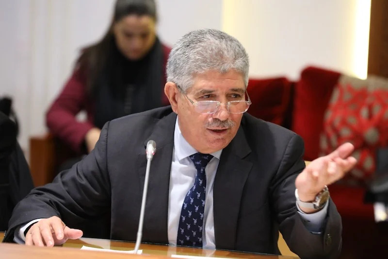 أحمد التويزي يوضح للرأي العام حقيقة عبارة "طحن الورق" ويؤكد تمسكه بإصلاح منظومة الدعم العمومي أحمد التويزي يوضح للرأي العام حقيقة عبارة "طحن الورق" ويؤكد تمسكه بإصلاح منظومة الدعم العمومي