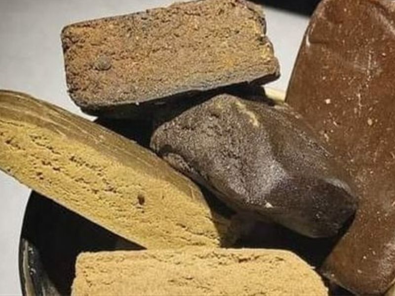 تعاون أمني مغربي و إسباني يُفكك شبكتي تهريب حشيش ويحجز 20 طنا