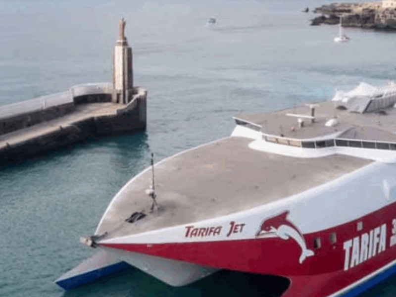 تعليق حركة النقل البحري بين طريفة وطنجة المدينة بسبب الأحوال الجوية السيئة تعليق حركة النقل البحري بين طريفة وطنجة المدينة بسبب الأحوال الجوية السيئة