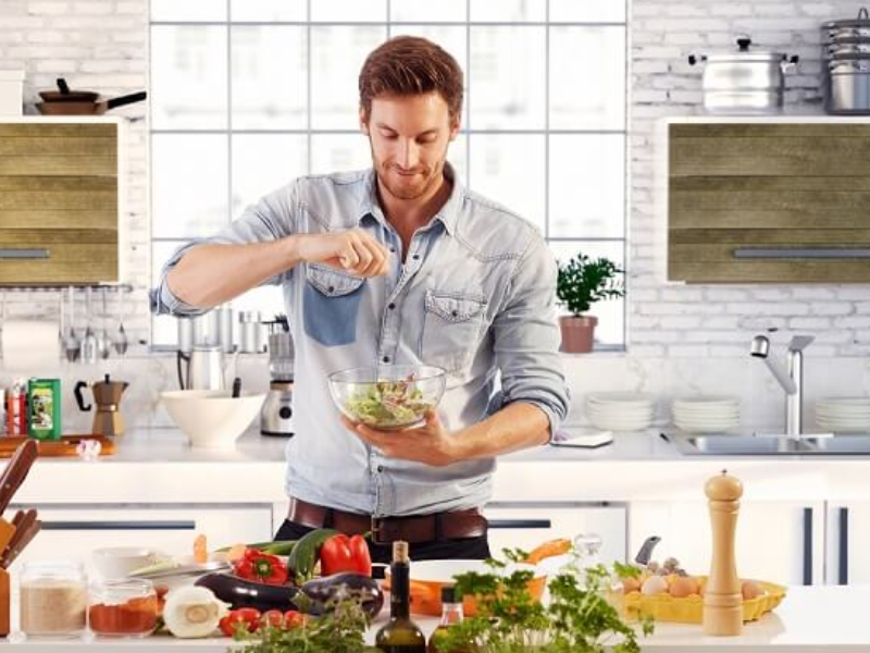 العزوبية والصحة النفسية : كيف يعيش الرجل العازب حياة متوازنة؟