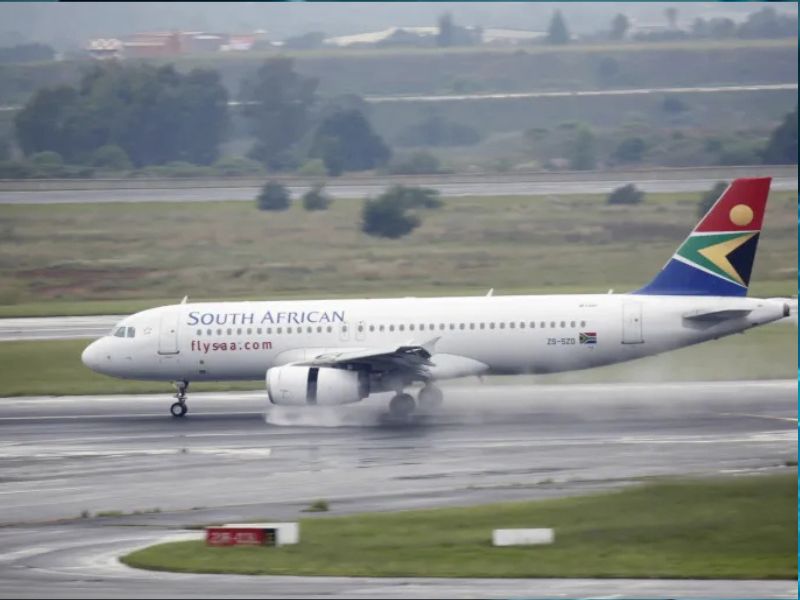 مطار جوهانسبرغ يشهد أزمة إنسانية بعد منع 150 فلسطينياً من النزول